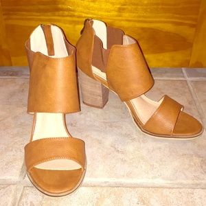 NWOT Beast Fashion boutique shoes